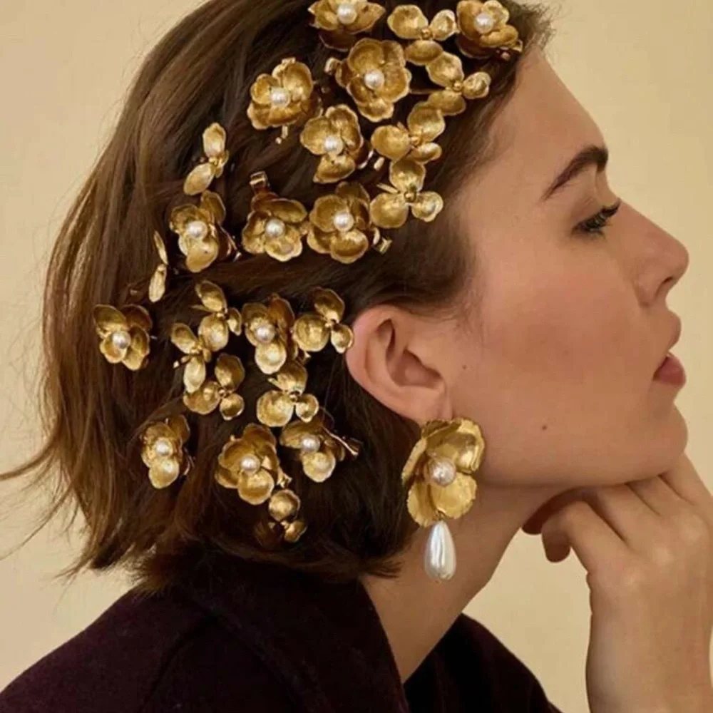 NWOT Gold Flower Hair Clips (Set of 2) Luxury bridal